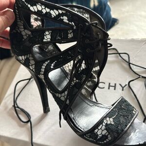 GIVENCHY
Mesh Accents Sandals
Size: 7| IT 37